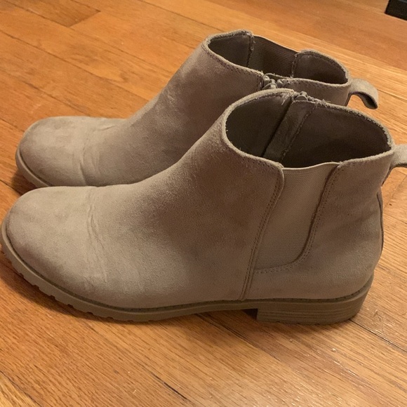 Taupe Sonoma Booties Sz. 8.5M - Picture 4 of 5